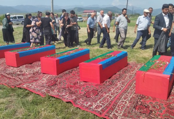 Daha beş şəhidimiz Xocalıda dəfn edilib (FOTO)