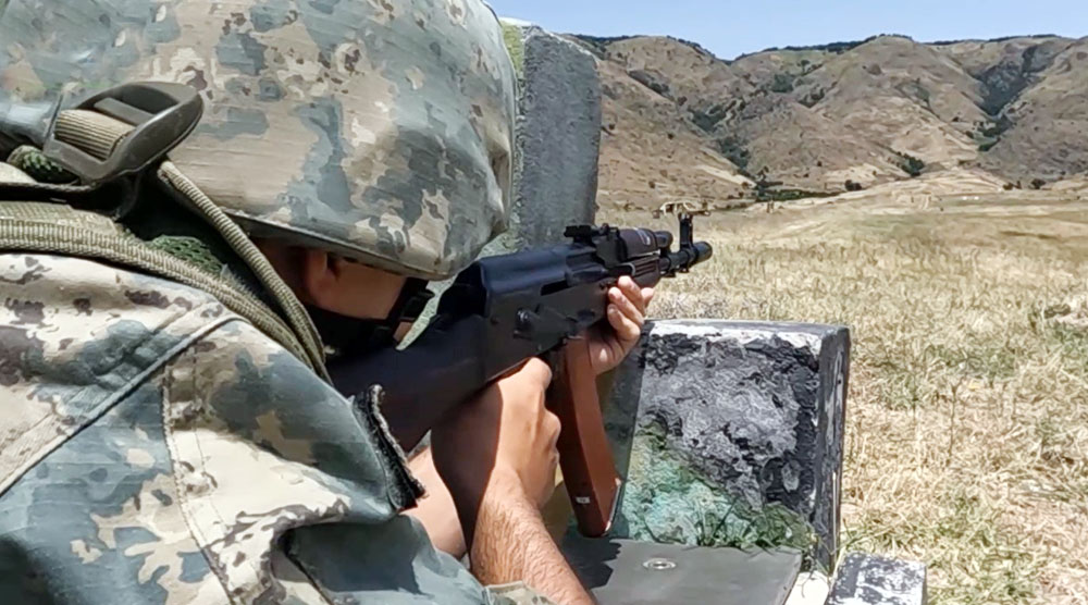 Kursantlarla praktiki atış çalışmaları yerinə yetirilib (VİDEO)