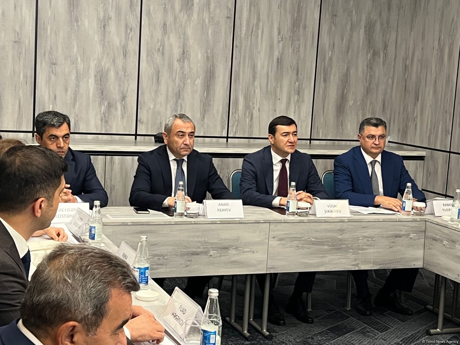 Ekoloji təmiz və təhlükəsiz nəqliyyat vasitələri ilə bağlı iclası keçirilib