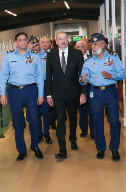Prezident İlham Əliyev İslamabadda "Milli Aerokosmik Elm və Texnologiya Parkı"nda hərbi sərgi ilə tanış olub (FOTO/VİDEO) (YENİLƏNİB)