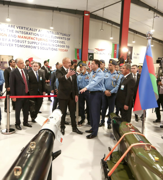 Prezident İlham Əliyev İslamabadda "Milli Aerokosmik Elm və Texnologiya Parkı"nda hərbi sərgi ilə tanış olub (FOTO/VİDEO) (YENİLƏNİB)