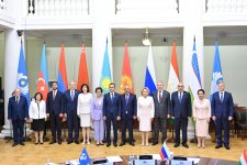 Sahibə Qafarova Sankt-Peterburqda MDB PA Şurasının iclasında iştirak edib (FOTO)