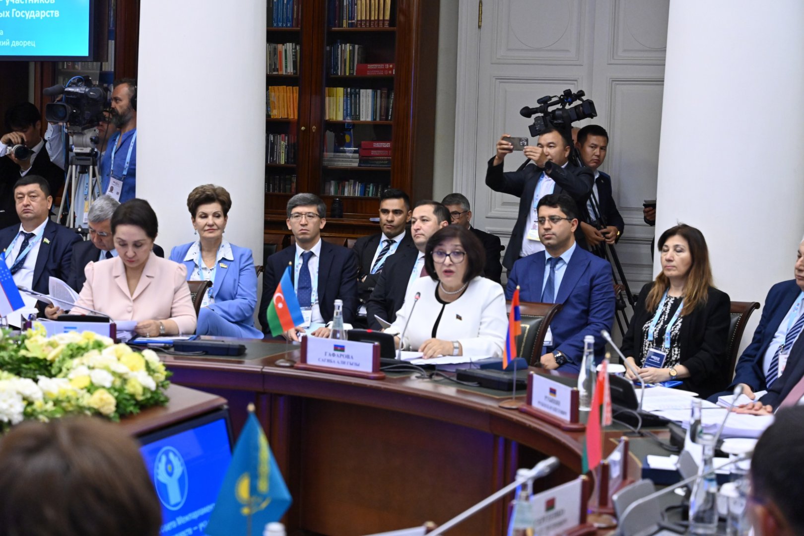 Sahibə Qafarova Sankt-Peterburqda MDB PA Şurasının iclasında iştirak edib (FOTO)