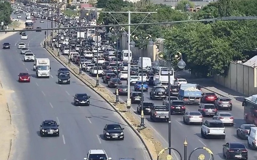 Bakının 22 küçə və prospektində tıxac əleyhinə tədbirlər həyata keçirilir