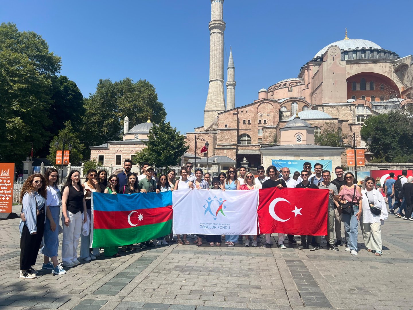 Türkiyədə keçirilən beynəlxalq düşərgənin bağlanış mərasimi baş tutub (FOTO)