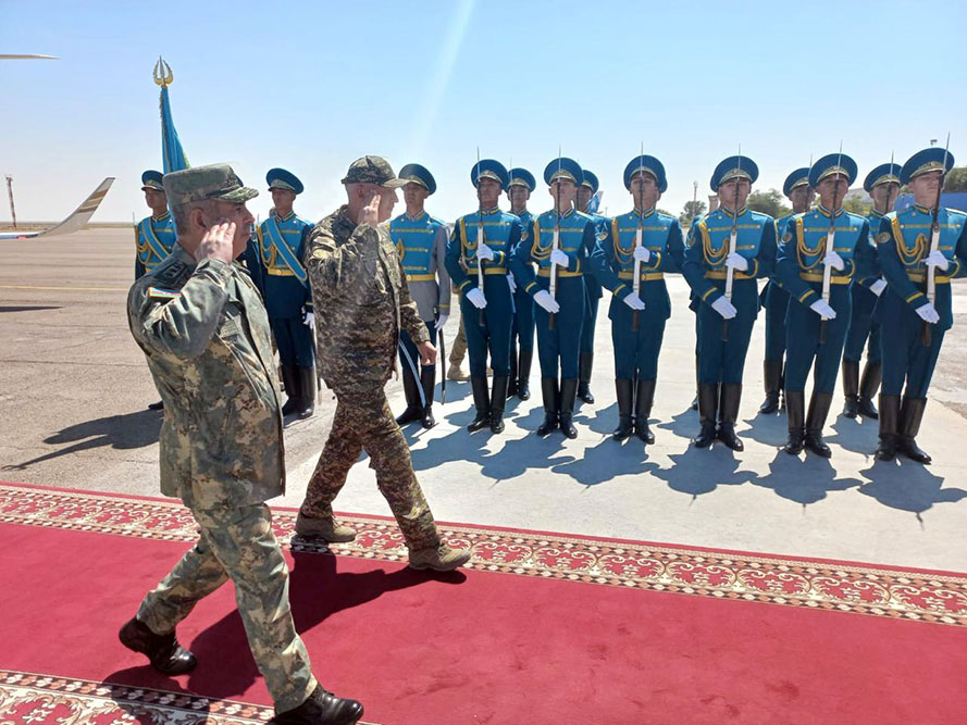 Zakir Həsənov Qazaxıstana getdi (FOTO)