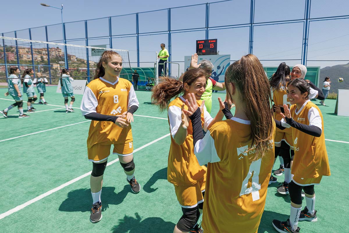 Daşkəsəndə məktəbli qızlar arasında voleybol turniri keçirilib (FOTO)