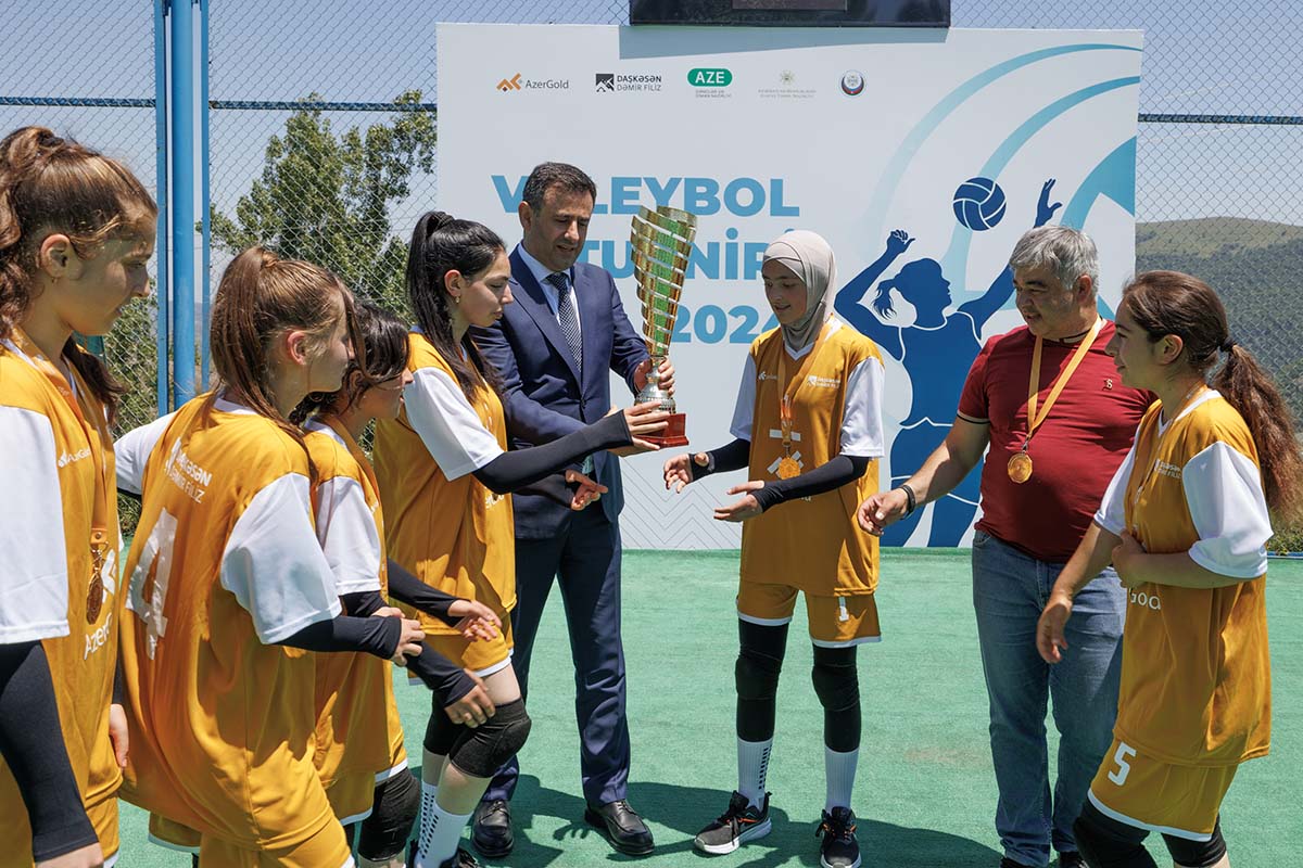 Daşkəsəndə məktəbli qızlar arasında voleybol turniri keçirilib (FOTO)
