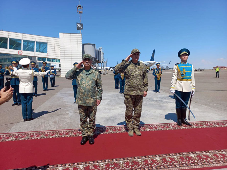 Zakir Həsənov Qazaxıstana getdi (FOTO)