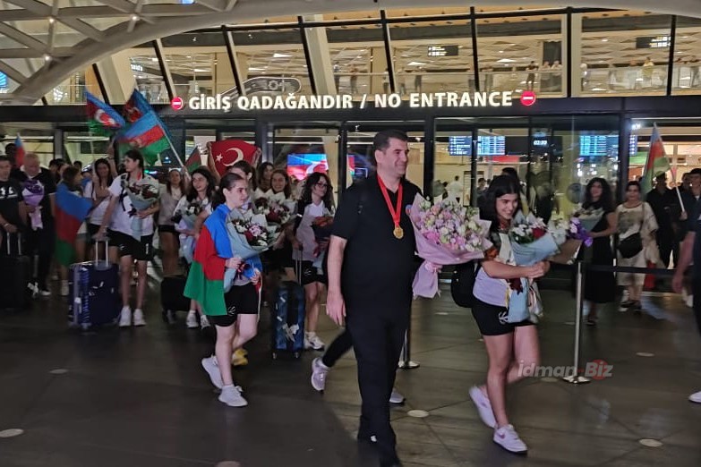 Avropa çempionı olan basketbolçularımız Vətənə qayıdıblar (FOTO)