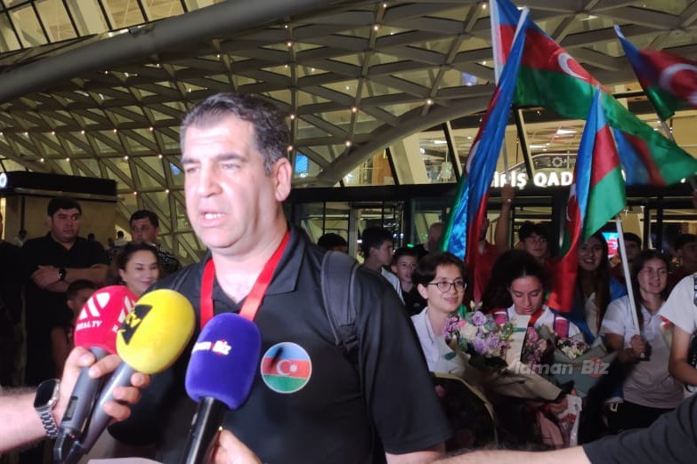 Avropa çempionı olan basketbolçularımız Vətənə qayıdıblar (FOTO)