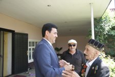 Xaçmazın icra başçısı 100 yaşını qeyd edən ağsaqqalı təbrik edib (FOTO)