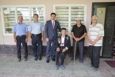 Xaçmazın icra başçısı 100 yaşını qeyd edən ağsaqqalı təbrik edib (FOTO)