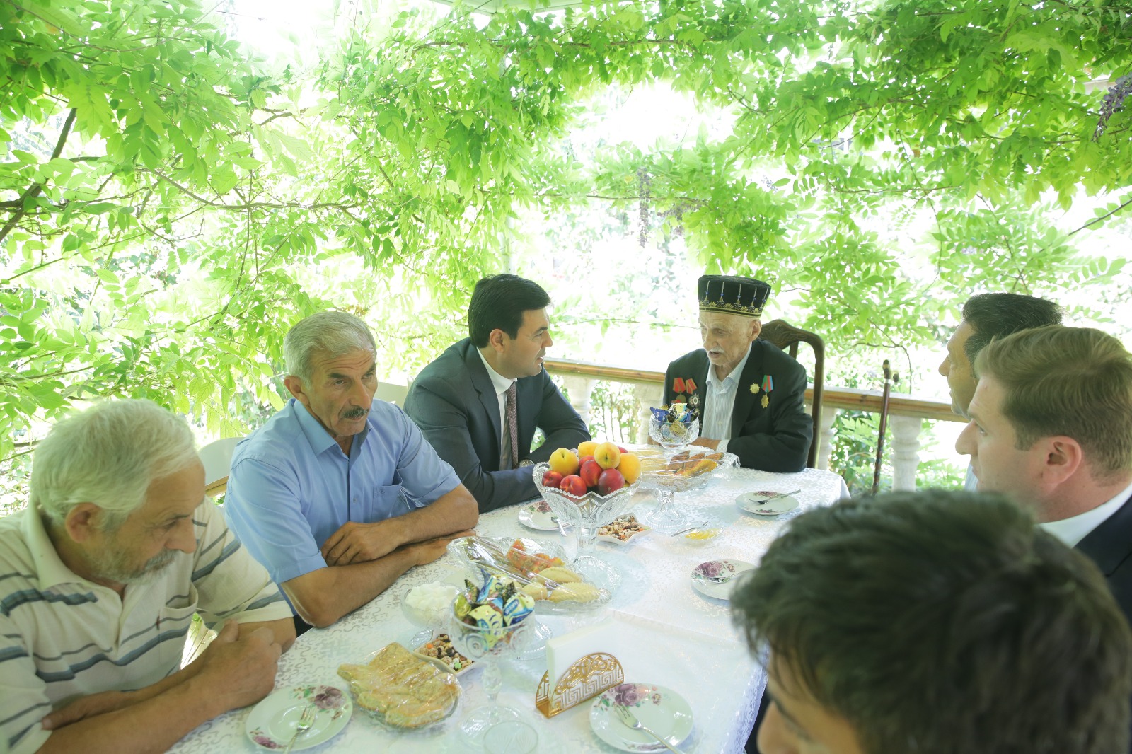 Xaçmazın icra başçısı 100 yaşını qeyd edən ağsaqqalı təbrik edib (FOTO)