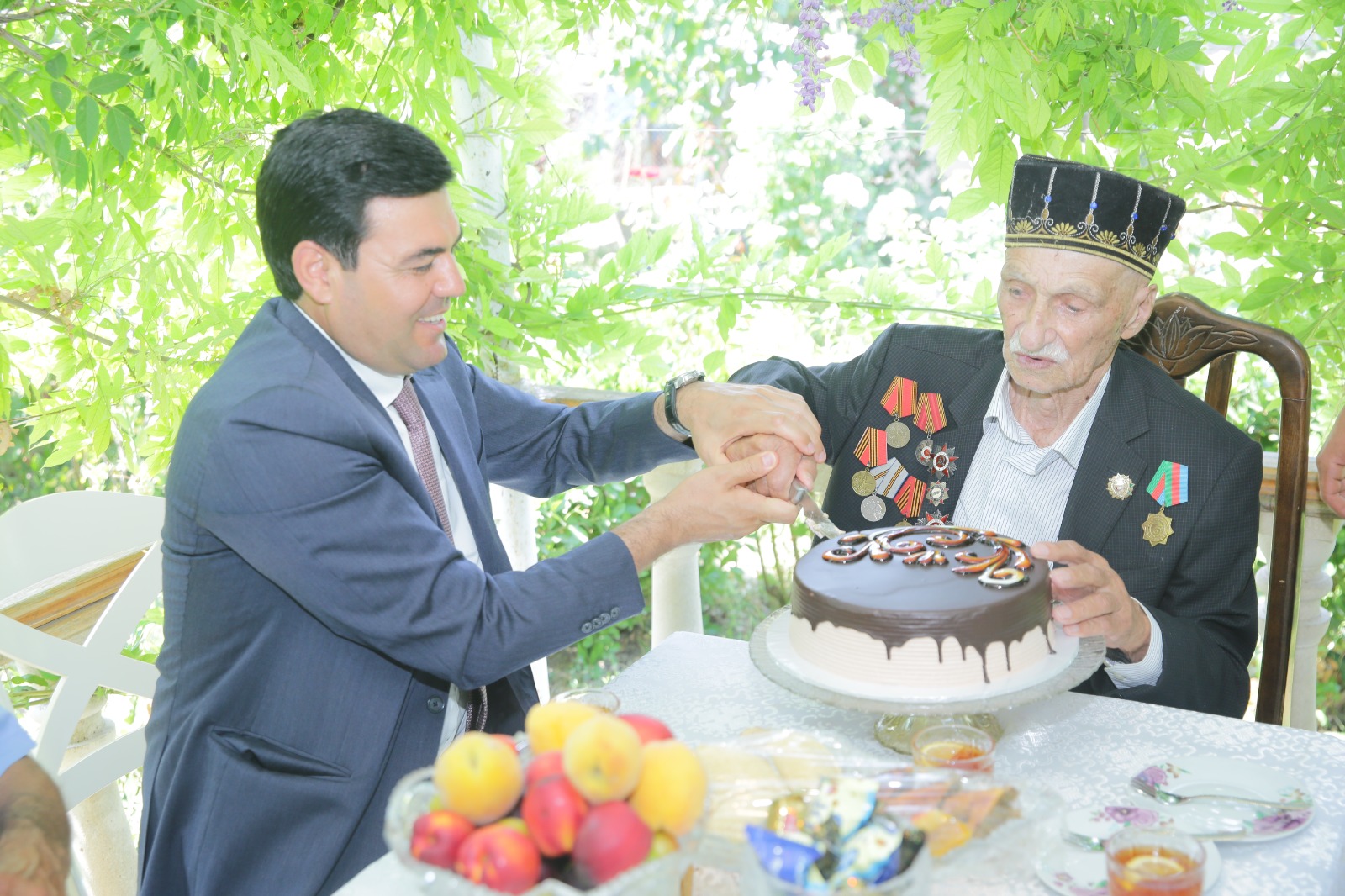 Xaçmazın icra başçısı 100 yaşını qeyd edən ağsaqqalı təbrik edib (FOTO)