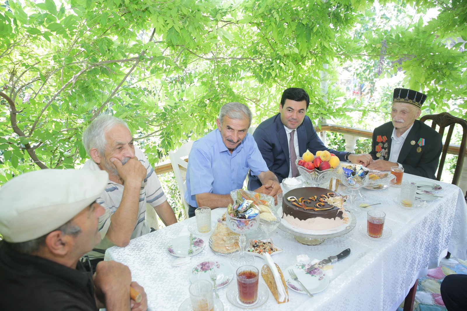 Xaçmazın icra başçısı 100 yaşını qeyd edən ağsaqqalı təbrik edib (FOTO)