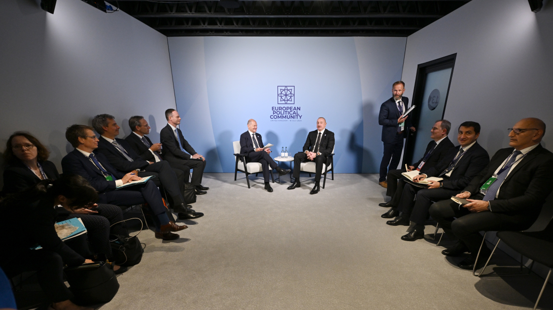 Prezident İlham Əliyev Oksfordda Almaniya Kansleri Olaf Şolts ilə görüşüb (FOTO/VİDEO) (YENİLƏNİB)