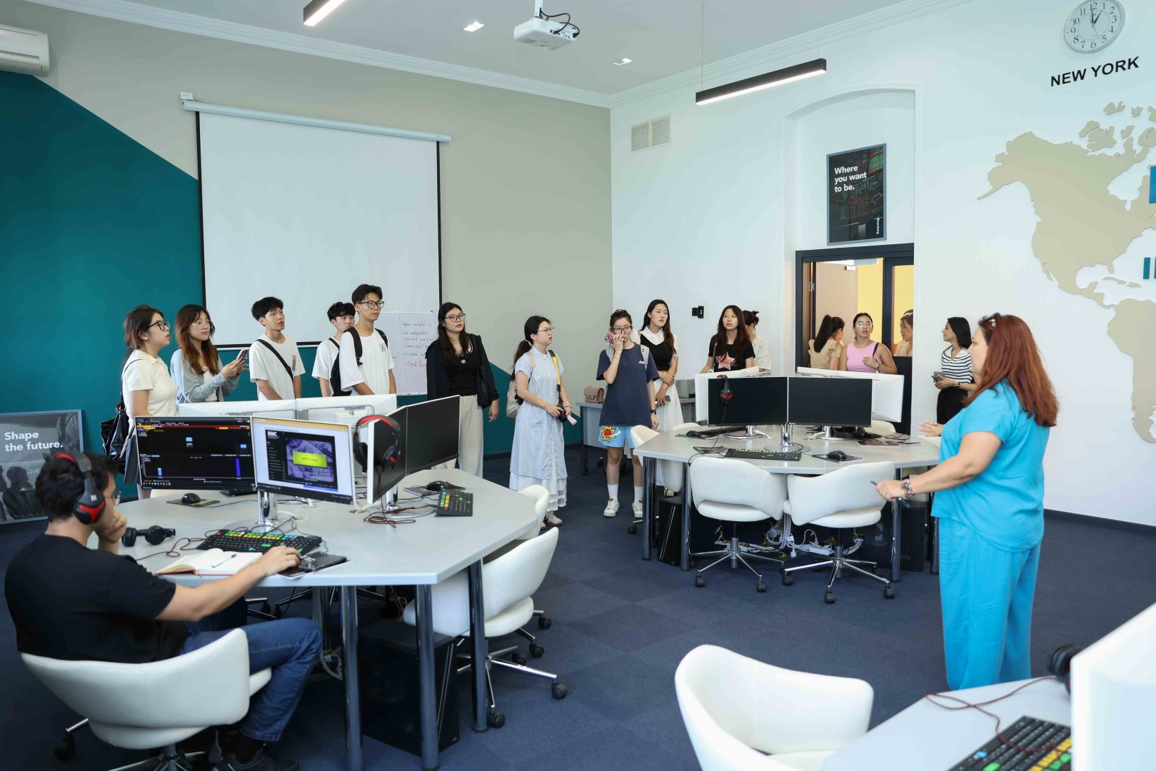 UNEC-də çinli tələbələr üçün Yay məktəbi təşkil olunub (FOTO)