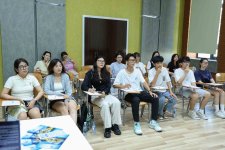 UNEC-də çinli tələbələr üçün Yay məktəbi təşkil olunub (FOTO)