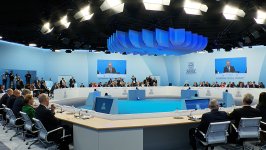 Prezident İlham Əliyev “Avropa siyasi birliyi” 4-cü Zirvə toplantısının açılış plenar sessiyasında iştirak edib (YENİLƏNİB) (FOTO/VİDEO)