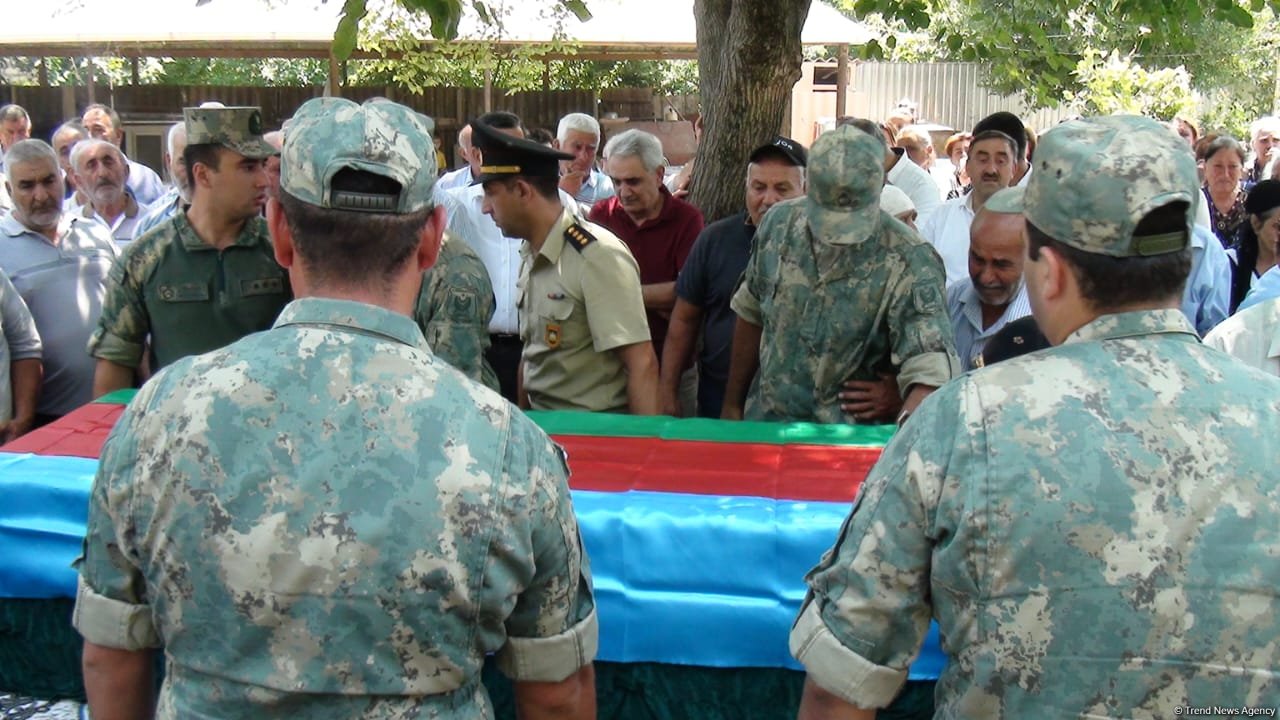 Birinci Qarabağ müharibəsi şəhidi dəfn edildi (YENİLƏNİB) (FOTO)