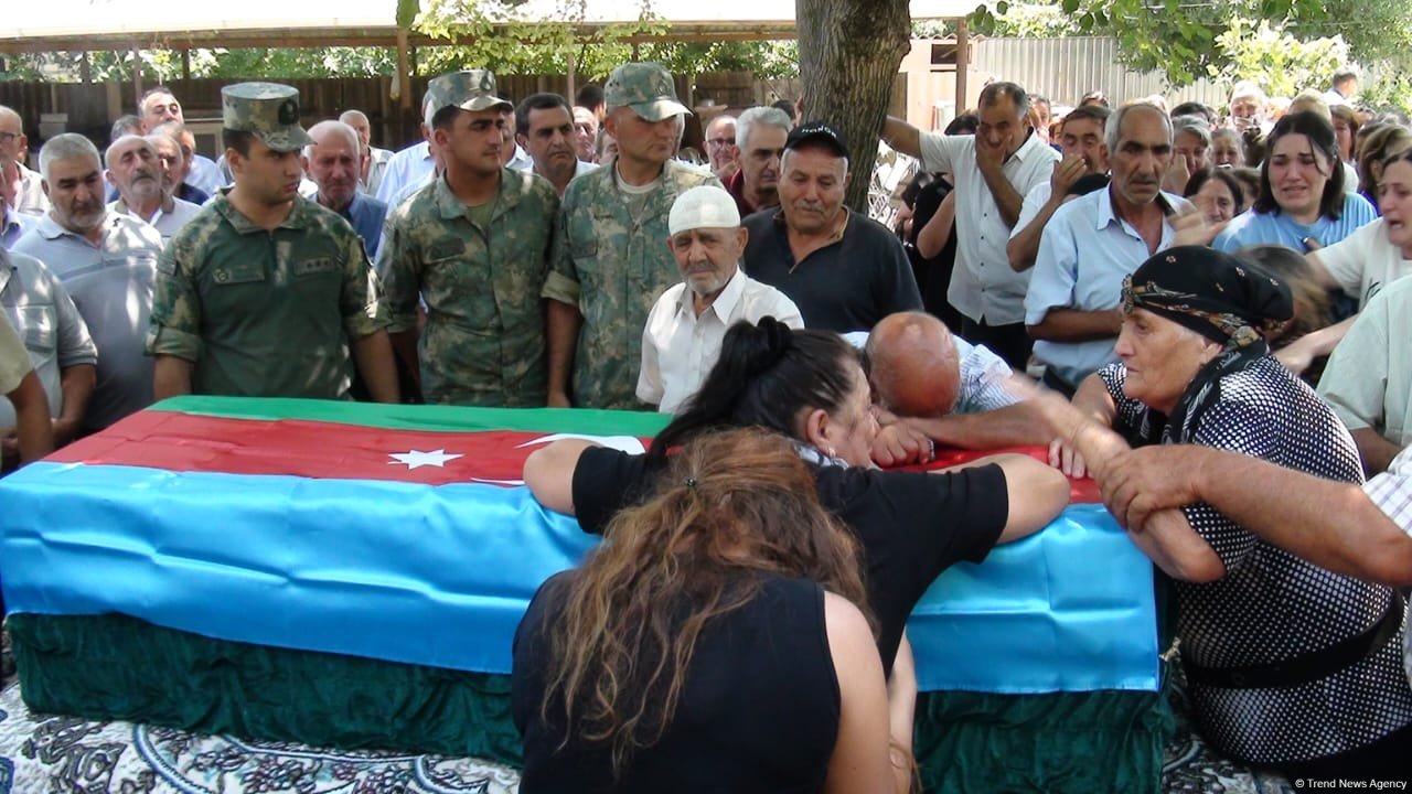 Birinci Qarabağ müharibəsi şəhidi dəfn edildi (YENİLƏNİB) (FOTO)