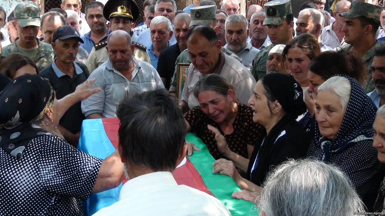 Birinci Qarabağ müharibəsi şəhidi dəfn edildi (YENİLƏNİB) (FOTO)