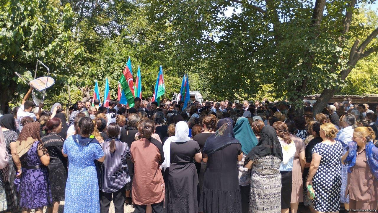Birinci Qarabağ müharibəsi şəhidi dəfn edildi (YENİLƏNİB) (FOTO)