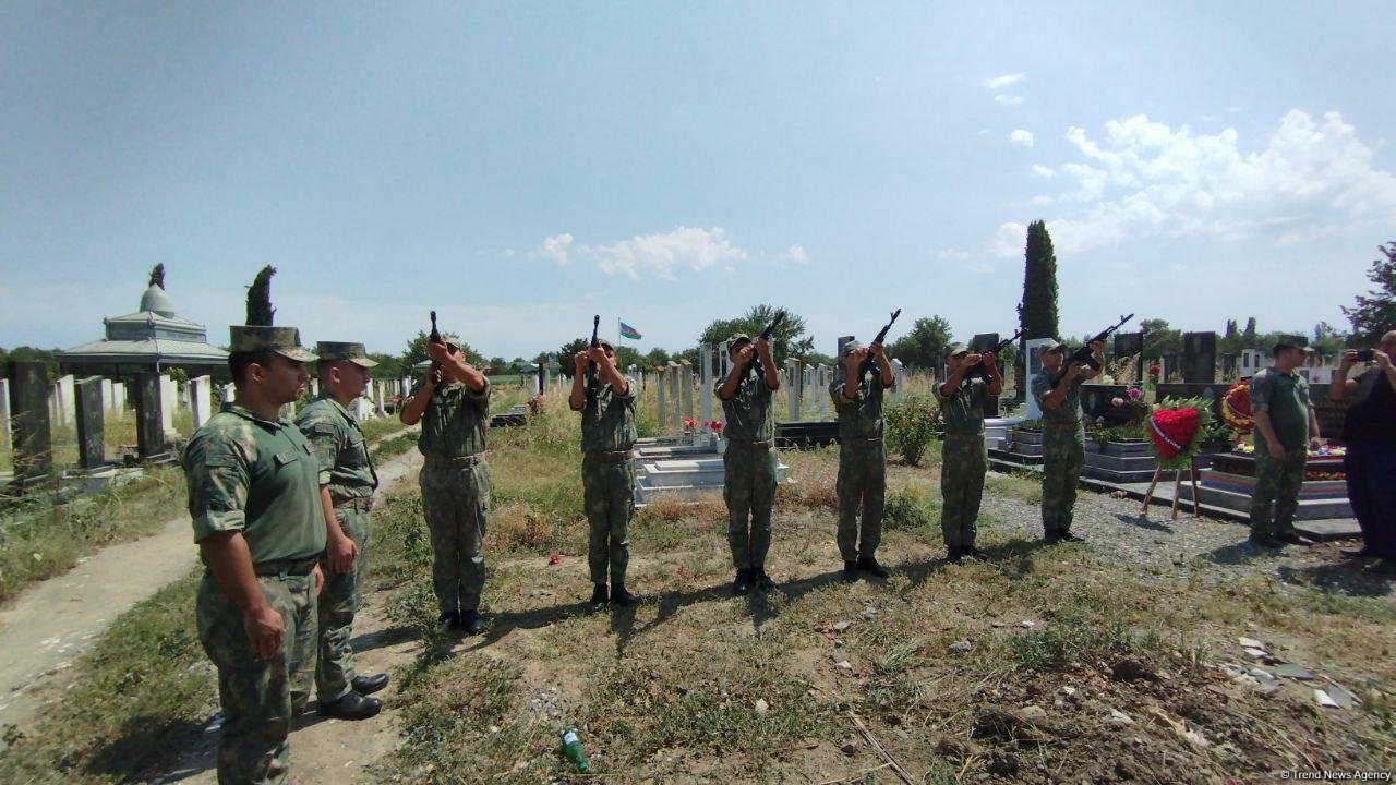 Birinci Qarabağ müharibəsi şəhidi dəfn edildi (YENİLƏNİB) (FOTO)