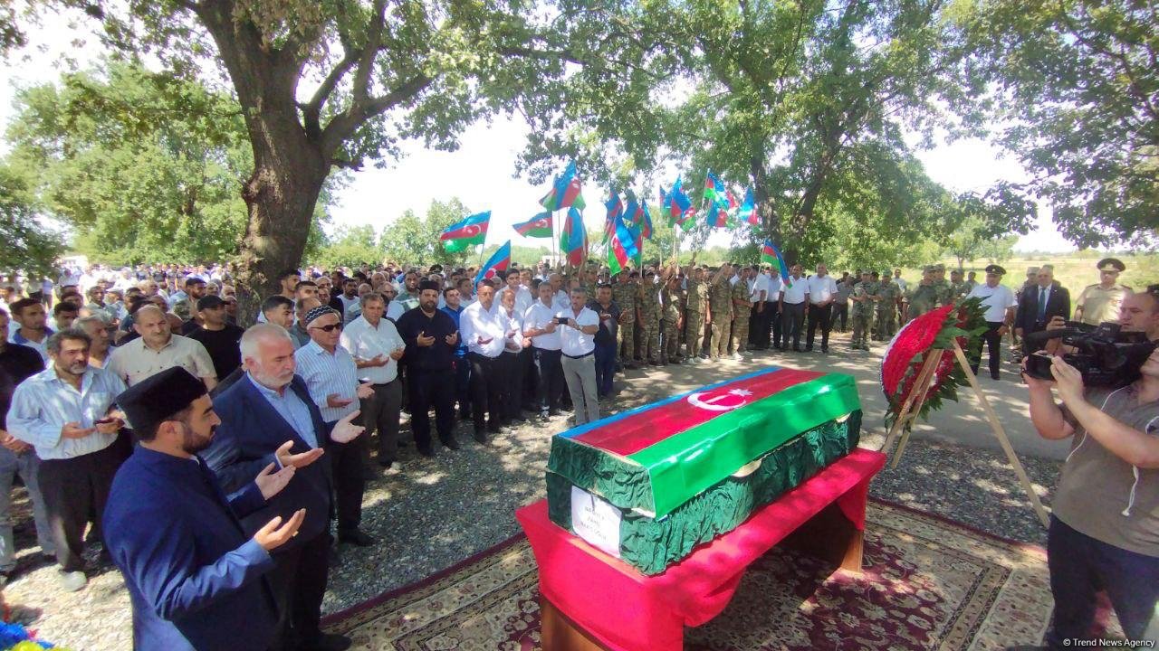 Birinci Qarabağ müharibəsi şəhidi dəfn edildi (YENİLƏNİB) (FOTO)