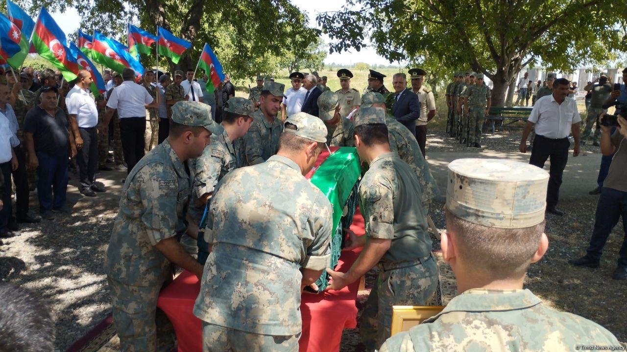 Birinci Qarabağ müharibəsi şəhidi dəfn edildi (YENİLƏNİB) (FOTO)