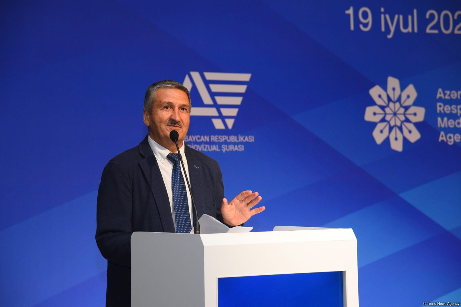 "Milli-mənəvi dəyərlərə uyğun gəlməyən verilişlər var"