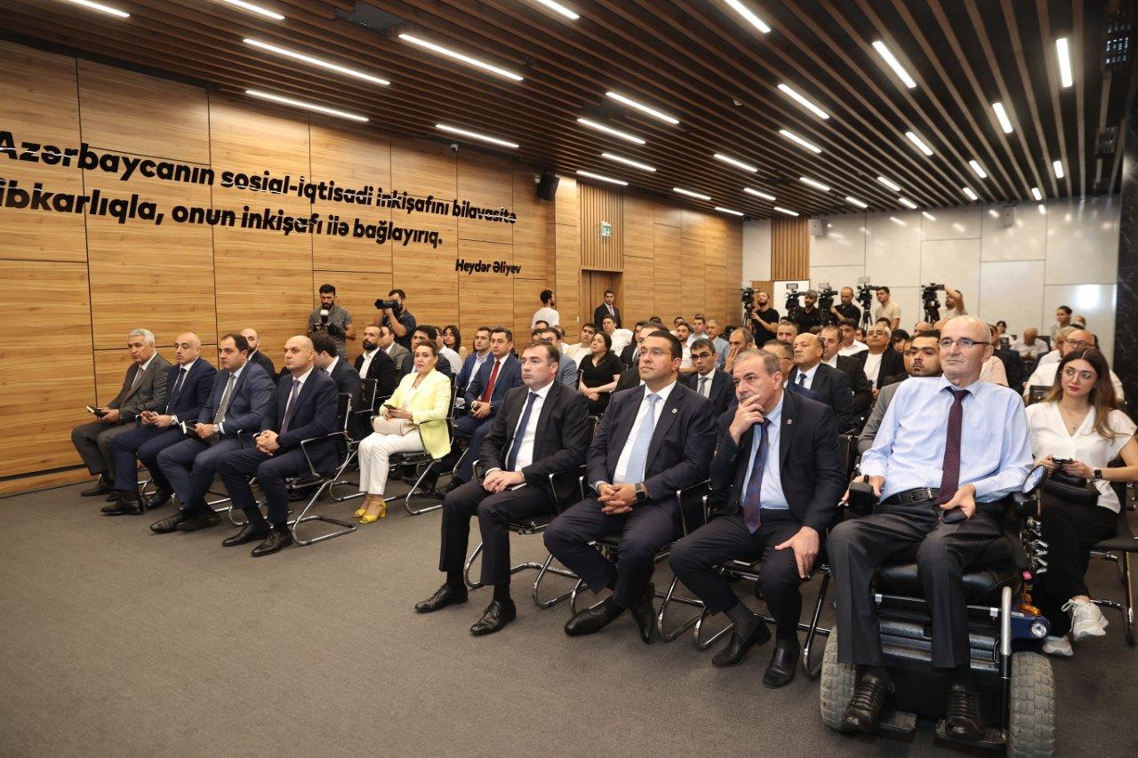 Reklam sektorunun inkişafına dair ictimai müzakirə təşkil olunub (FOTO)