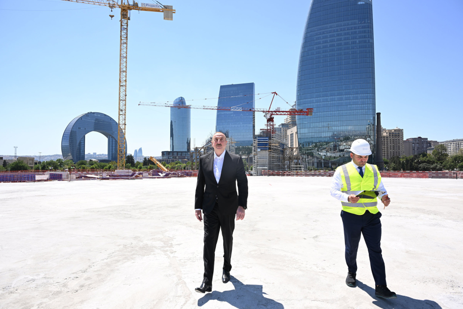 Prezident İlham Əliyev Bakıda Zəfər parkında aparılan tikinti işləri ilə tanış olub (FOTO/VİDEO)