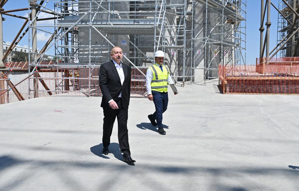 Prezident İlham Əliyev Bakıda Zəfər parkında aparılan tikinti işləri ilə tanış olub (FOTO/VİDEO)