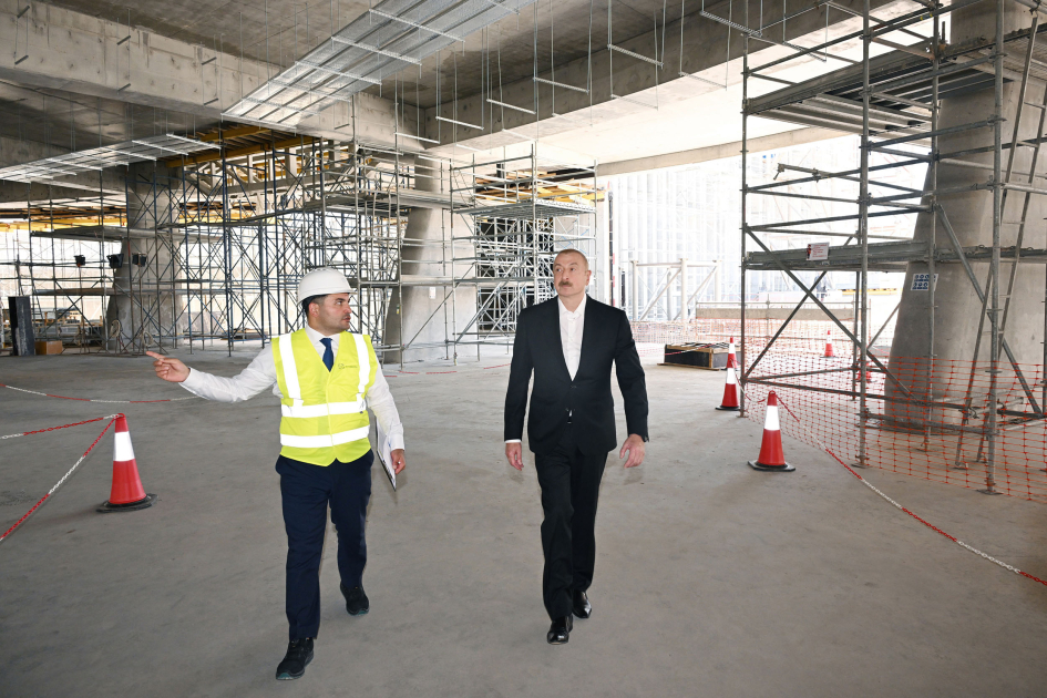 Prezident İlham Əliyev Bakıda Zəfər parkında aparılan tikinti işləri ilə tanış olub (FOTO/VİDEO)