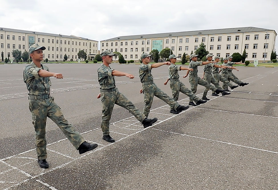 Gənc əsgərlərin hazırlığı daim diqqət mərkəzindədir (FOTO)