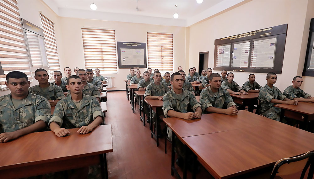 Gənc əsgərlərin hazırlığı daim diqqət mərkəzindədir (FOTO)