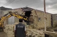Fövqəladə Hallar Nazirliyi tərəfindən daha bir qanunsuz tikili sökülüb (FOTO)