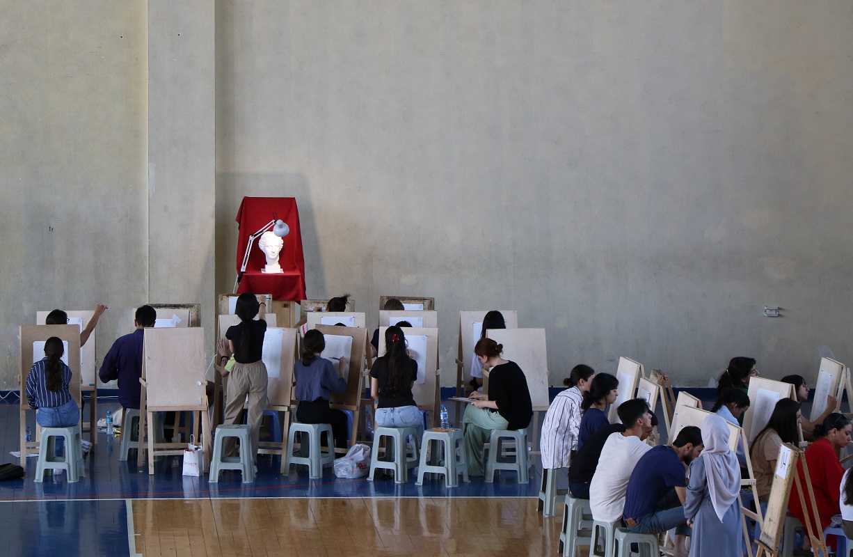 AzMİU-da Memarlıq ixtisasını seçəcək abituriyentlərin qabiliyyət imtahanı keçirilir (FOTO)