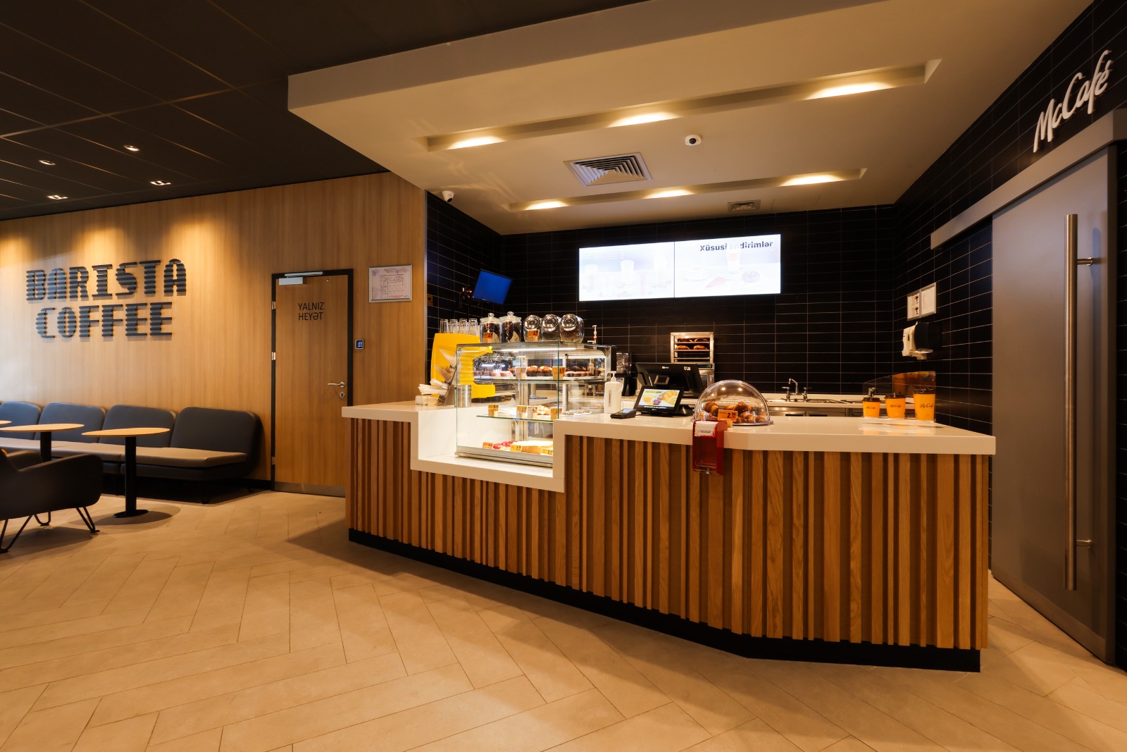 Bakıxanov qəsəbəsində “McDonald’s”ın yeni restoranı açılıb (FOTO)