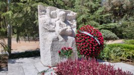 40 il ötüb... - Fəxri Xiyabanda Maestro Niyazinin xatirəsi yad edilib (FOTO)