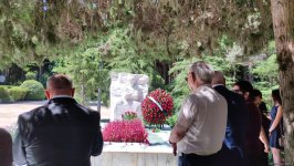 40 il ötüb... - Fəxri Xiyabanda Maestro Niyazinin xatirəsi yad edilib (FOTO)