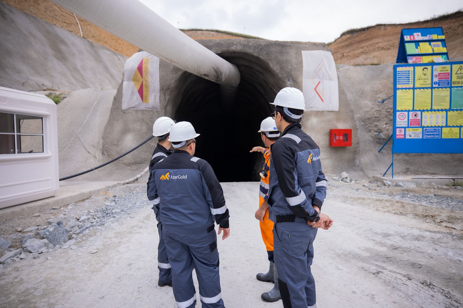 “AzerGold” QSC-nin İşçi qrupu hasilatın pay bölgüsü haqqında Saziş çərçivəsində Gədəbəydəki mədənlərə baxış keçirib (FOTO)