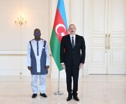 Prezident İlham Əliyev Burkina Fasonun Azərbaycanda yeni təyin olunmuş səfirinin etimadnaməsini qəbul edib (FOTO) (YENİLƏNİB)
