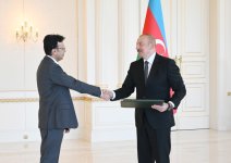 Prezident İlham Əliyev Pakistanın Azərbaycanda yeni təyin olunmuş səfirinin etimadnaməsini qəbul edib (FOTO) (YENİLƏNİB)