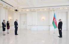 Prezident İlham Əliyev Avstraliyanın Azərbaycanda yeni təyin olunmuş səfirinin etimadnaməsini qəbul edib (FOTO) (YENİLƏNİB)