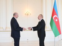 Prezident İlham Əliyev Avstraliyanın Azərbaycanda yeni təyin olunmuş səfirinin etimadnaməsini qəbul edib (FOTO) (YENİLƏNİB)
