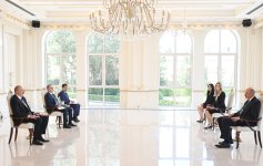Prezident İlham Əliyev Avstraliyanın Azərbaycanda yeni təyin olunmuş səfirinin etimadnaməsini qəbul edib (FOTO) (YENİLƏNİB)