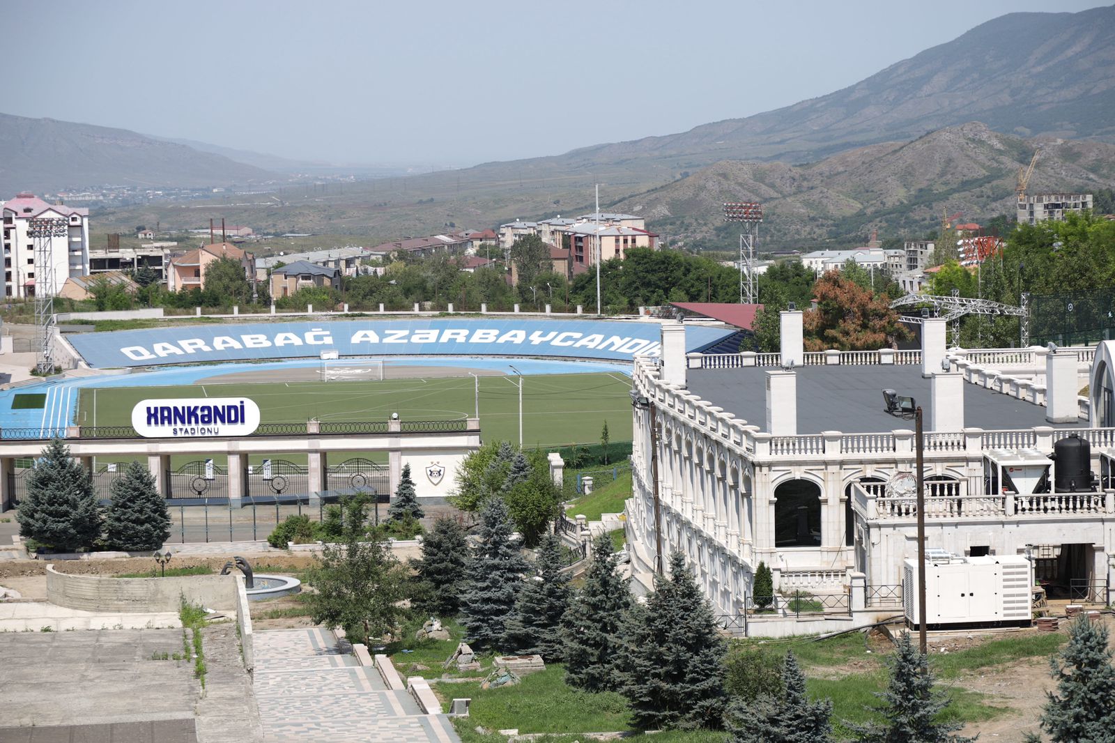 Diaspor Gənclərinin V Yay Düşərgəsi iştirakçıları Xankəndində Qarabağ Universitetində olublar (FOTO)